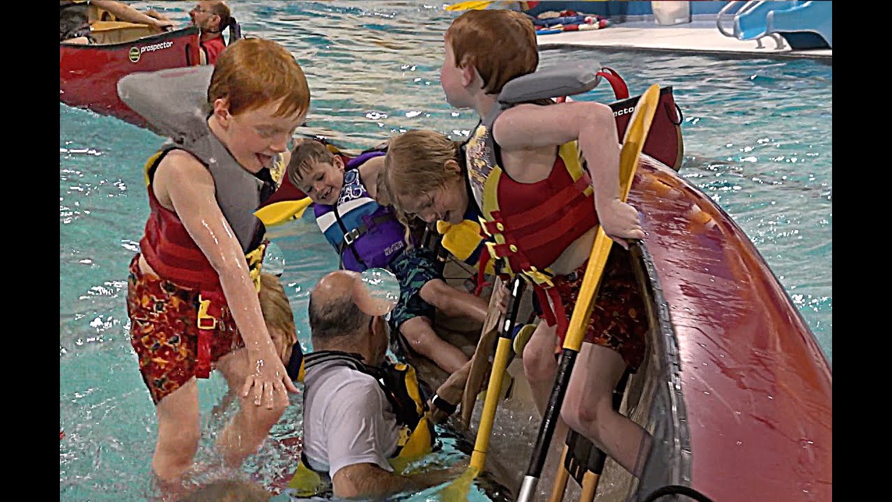 Beaver Scouts Canoe Training in the Pool!