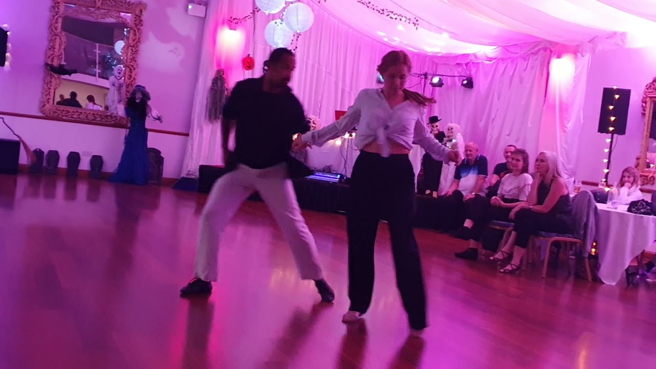 Inga & Browly : Impro at Halloween westie Bootcamp 2021