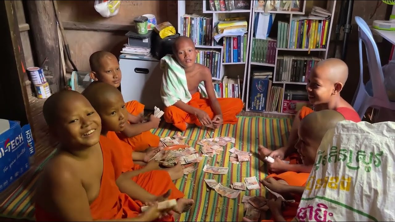 អង្គុយរាប់បច្ច័យហើយឆ្លៀតអានអក្សរបញ្ច្រាស់ទៀត