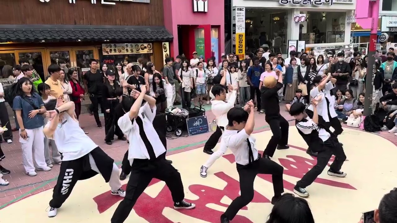 HONGDAE K-POP GROUP BUSKING - [EXO] The Eve