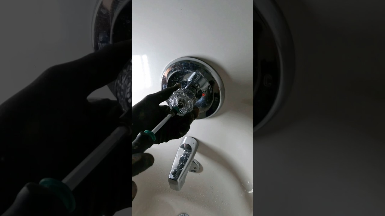 Repairing a leaking MOEN tub and shower valve 🛀🏽💦 #plumbing #plumber #asmr #diy