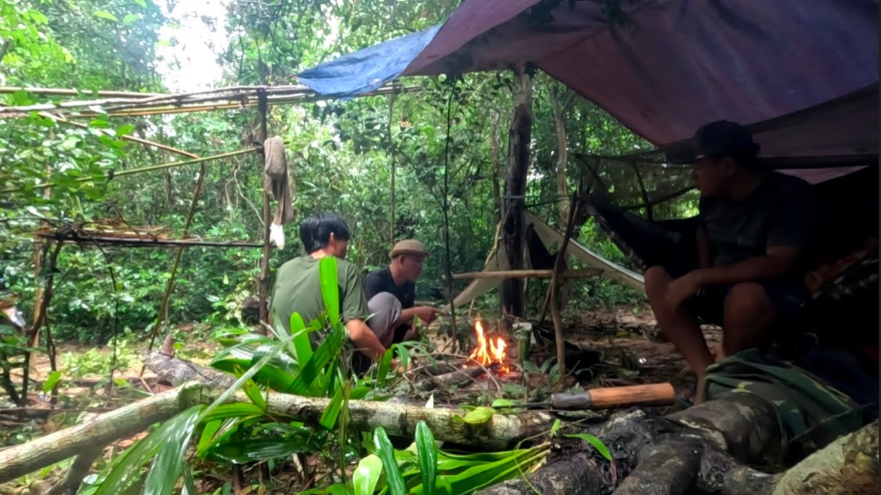 ດຳລົງຊີວິດໃນປ່າດົງດິບທ່າມກາງຝູງທາກ//ดำรงชีวิตในป่าดงดิบท่ามกลางฝูงทาก Dong Una