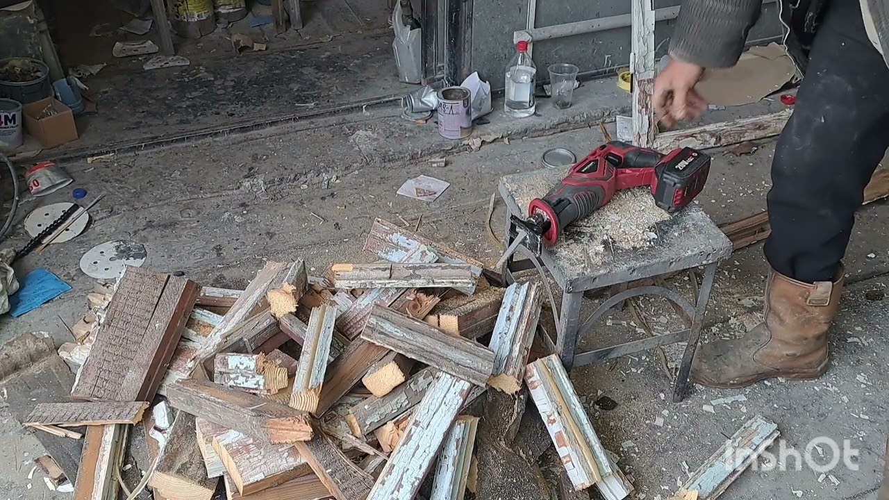 Сабельная пила.. она вам не лобзик... :)))