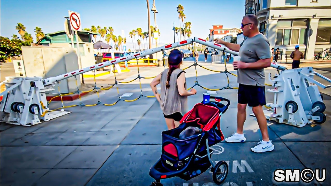 𝗕𝗨𝗦𝗧𝗘𝗗 𝗕𝗔𝗥𝗥𝗜𝗘𝗥: Venice Beach Boardwalk Gate Damaged, Access Blocked at Rose Avenue