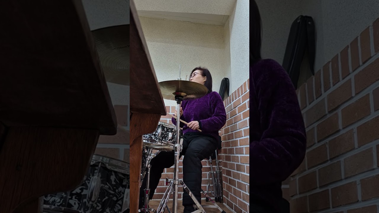 목사님과 울 성도님들 그동안 참아주심에 넘 감사합니다.전문적으로 배운것이 아니라서.악보를 보고는 드럼를 못친다. 그냥 주님에 은혜로...