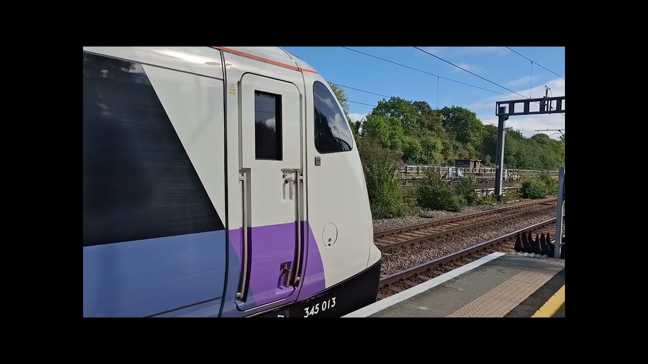 Trains At Ealing Broadway - GWML - 13.09.2025