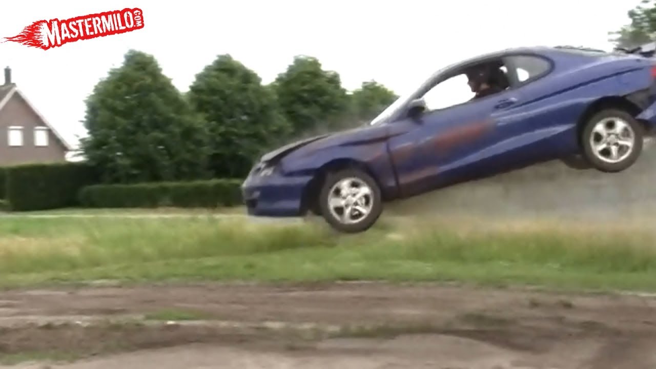 Hyundai Coupe car jump