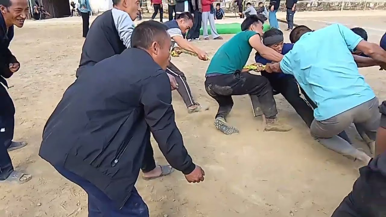 Tug of war💪