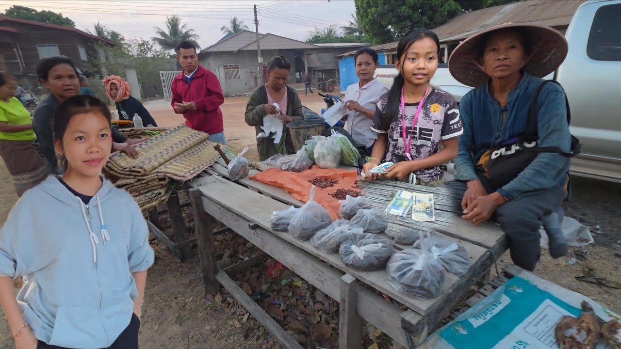 #เที่ยวลาว ตลาดชาวบ้านบ่อหินกาว เมืองจำพอน #แขวงสะหวันนะเขต #อาหารตามฤดูกาล #สปปลาว #วิถีชาวบ้าน 