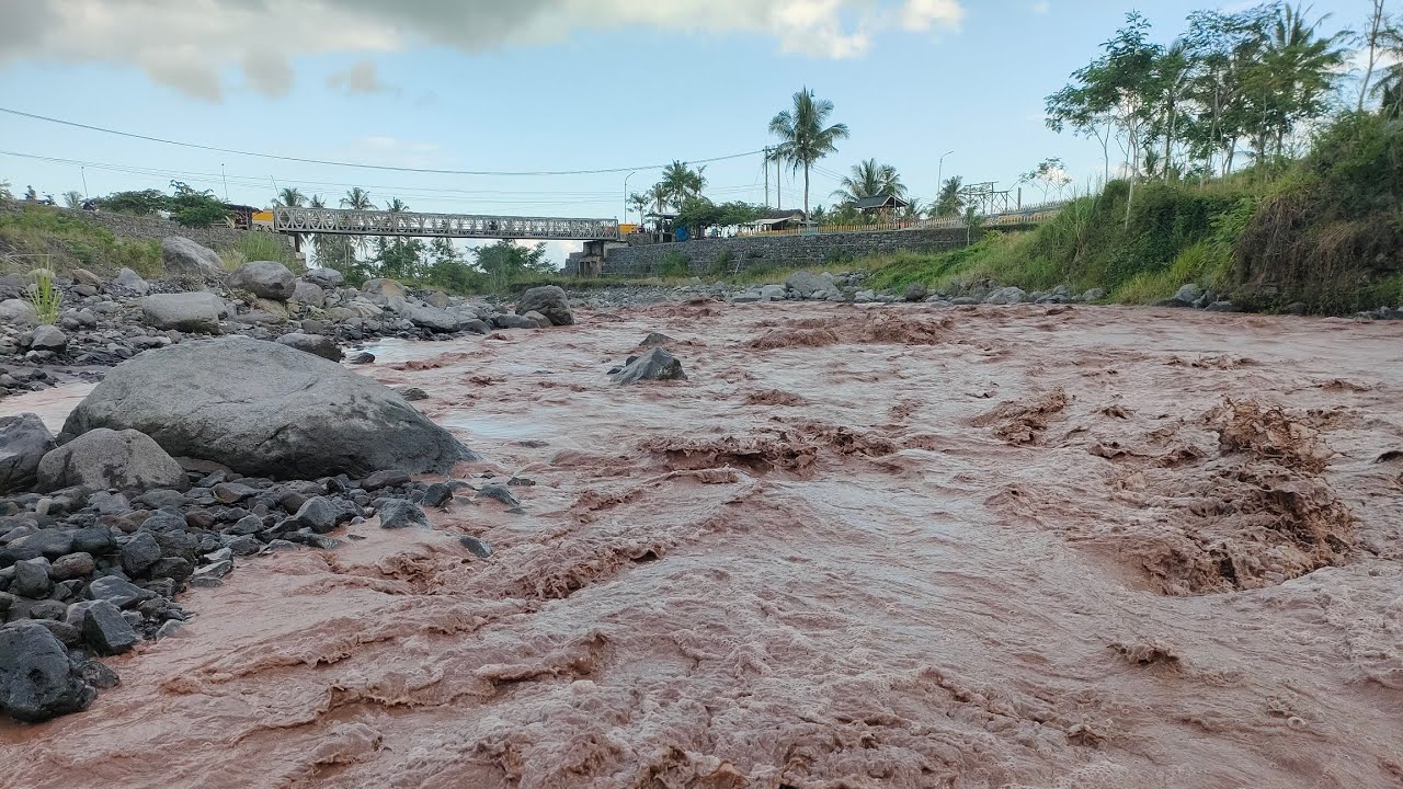 LIVE BANJIR LAHAR SEMERU SISI UTARA SEPERTI DARAH HARI INI 3 FEBRUARI 2026