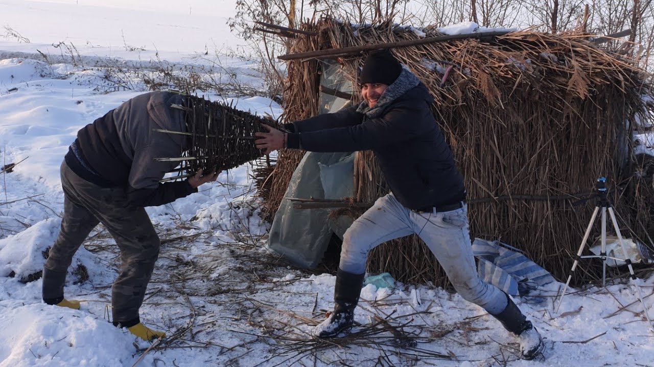 Ziua 2 ! Pescuim la copca cu un cos de nuiele si punem capcane !