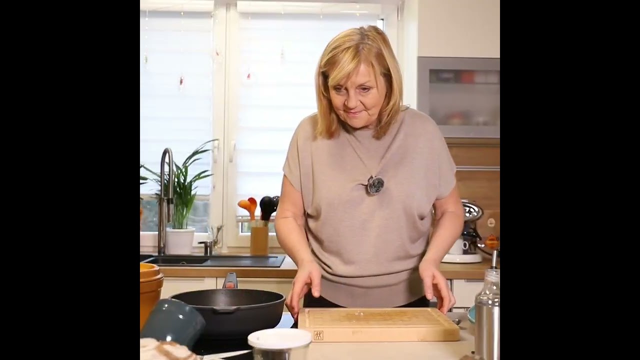 Fazuľov&aacute; polievka v chlebe | Zuzana Machov&aacute;