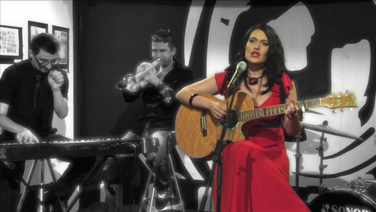 Alina Manole - Ea nu ma stie (official video HD)