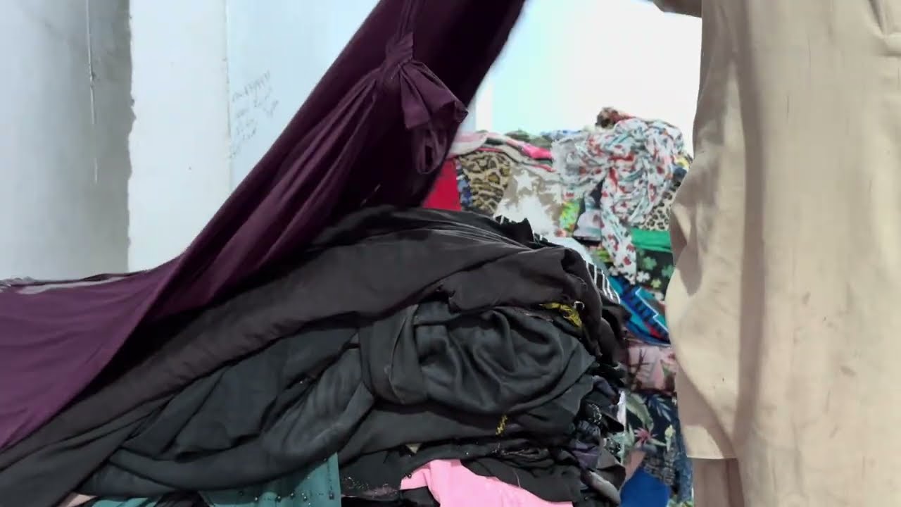 ABAYA BURQY KA BEHTARIN LAUT TAIYAR HU GAYA HAI WHOLESALE RATE PER AVAILABLE HAI 