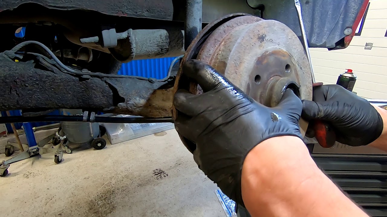 Naprawa starego VW polo z sentymentu do marki,szczęki,cylinderki hamulec ręczny vol.1