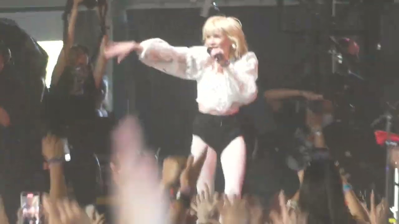 Carly Rae Jepson - Call Me Maybe (Coachella Festival, Indio CA 4/22/2022 -Week 2)
