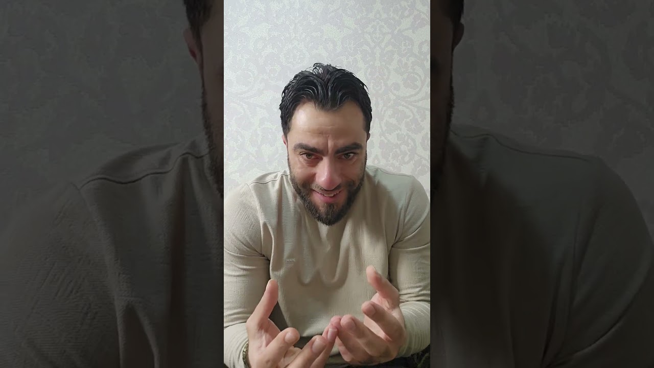 للي ضارب أمه وللناصح عالعلن وللمسلم الي مكفر غيره على كيفه وللي مشبحك على هواه. أي صلو عالنبي 😂