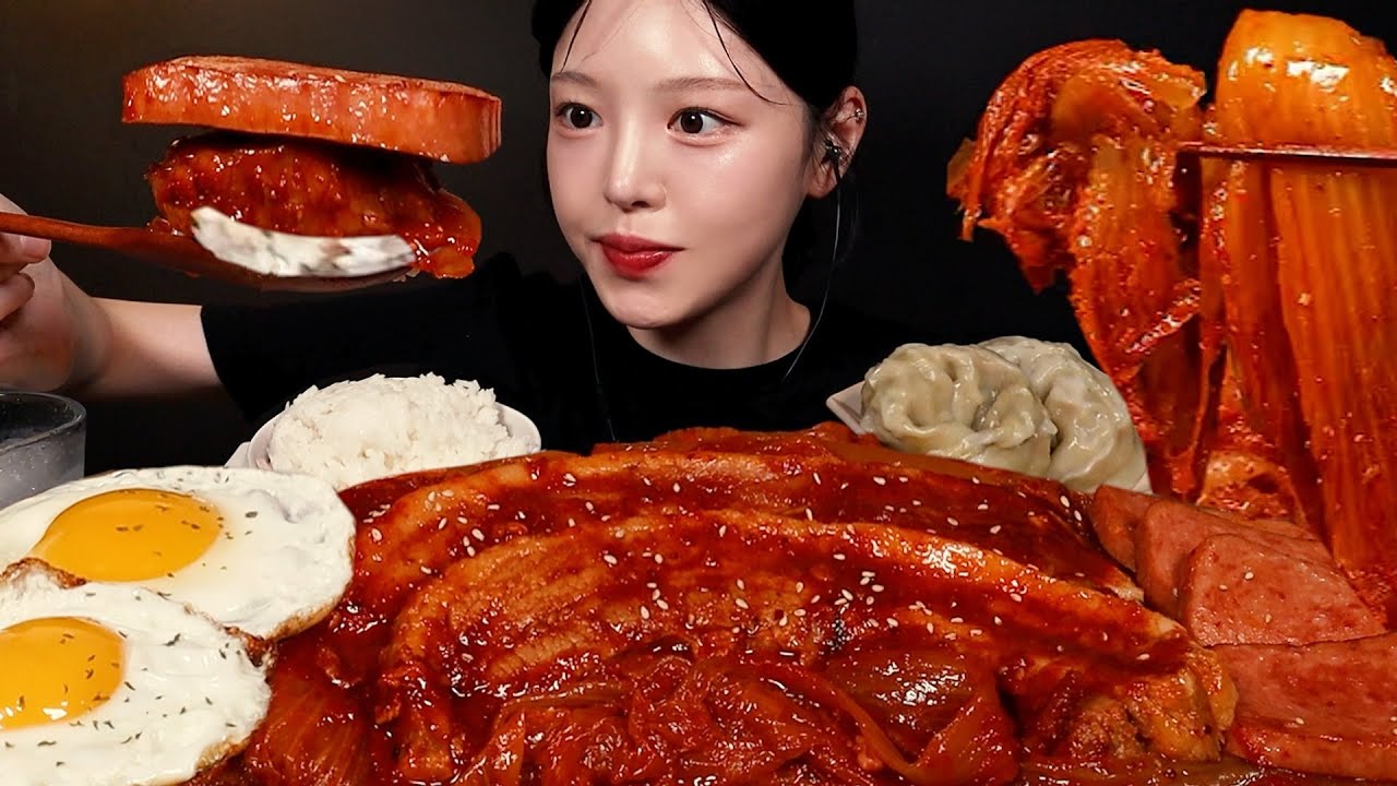 SUB)매콤야들 통삼겹 김치찜 먹방! 흰쌀밥에 스팸구이 왕만두까지 집밥 꿀조합 Homemade Meal Mukbang Asmr