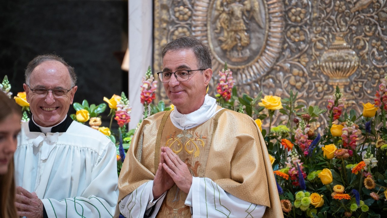 Llamado a servir: el padre Bobby celebra su primera misa solemne