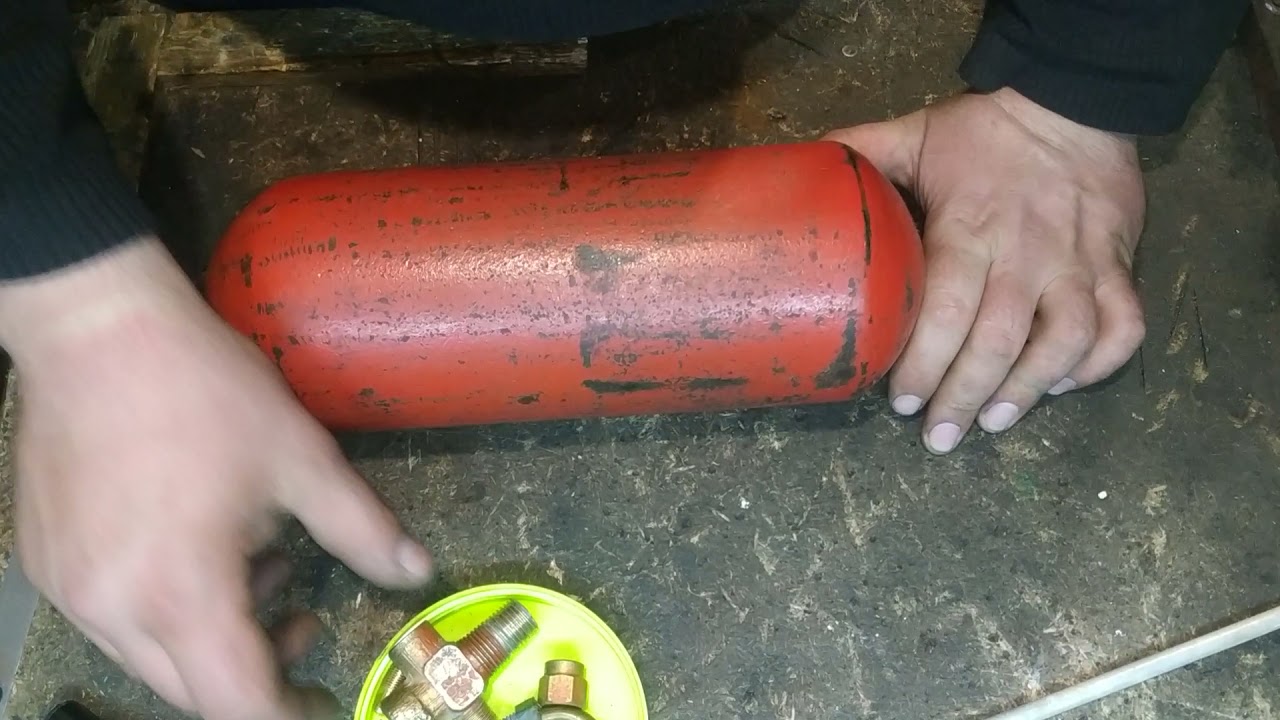 Балон от огнетушителя для заправки ПСП винтовки.