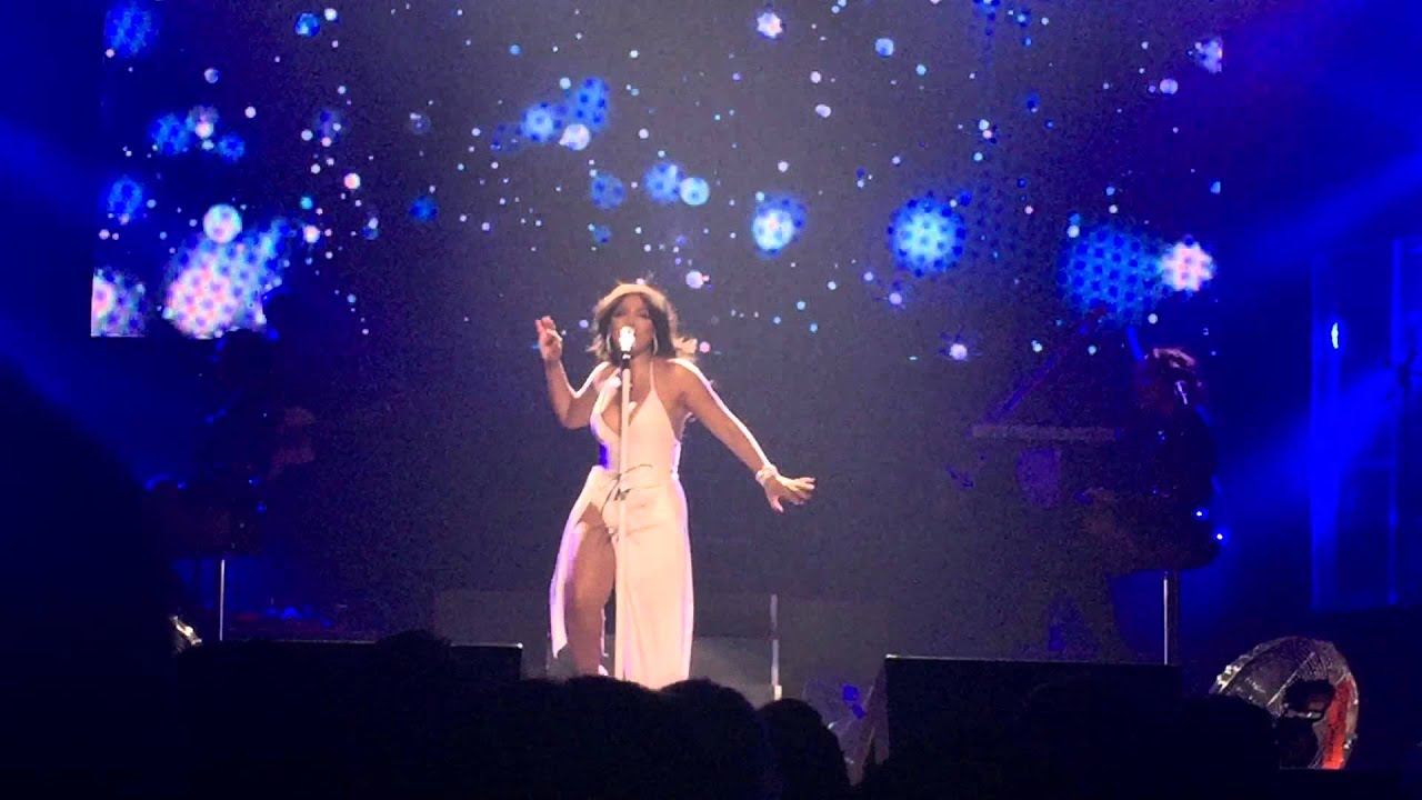 Toni Braxton performing 'Un-Break My Heart' live in Brisbane (Australia) on 14th September 2015