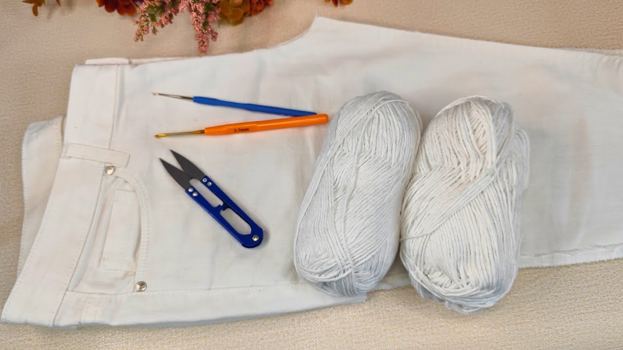 Easy and perfect summer skirt crochet with old white jeans and cotton yarn.(subtitled)
