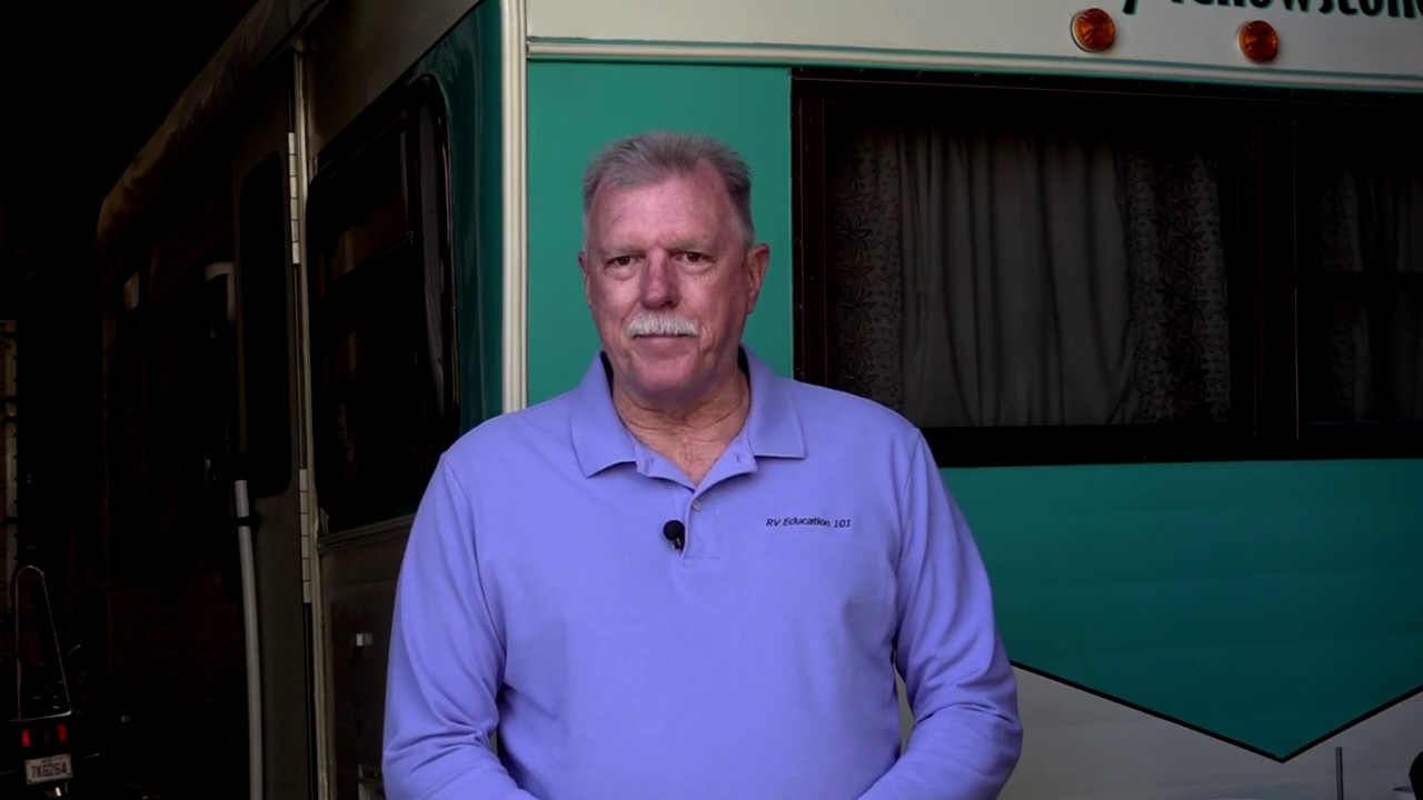 Mark Polk Continues his Vintage Trailer Restoration on this Rollin' On TV Show segment 2020-11