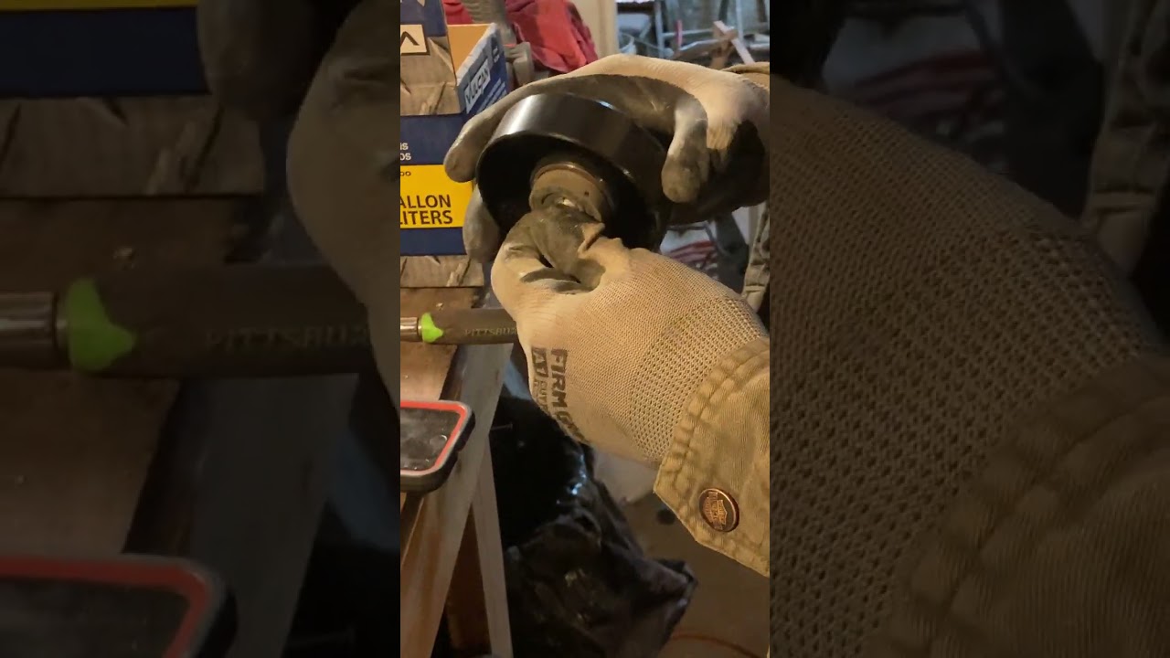 Changing the Idler pulley 2003 GMC Yukon 1500 XL #idlerpulley #serpentinebelt #autorepair #gmcyukon
