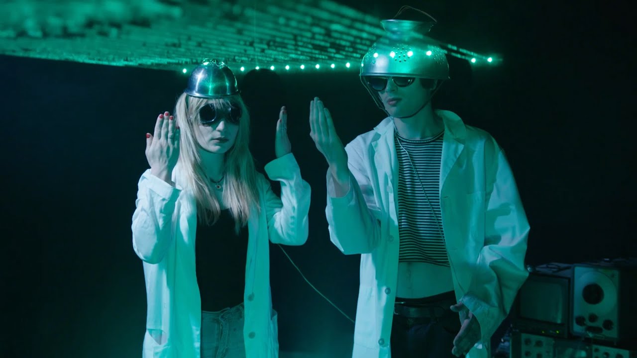 Phono Pony - 00100 (Official Video)