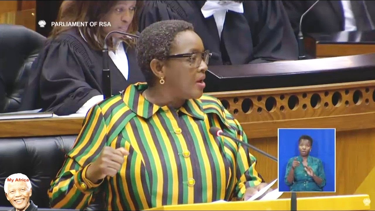 Minister Bathabile Dlamini mocked in Parliament By EFF And DA. SASSA