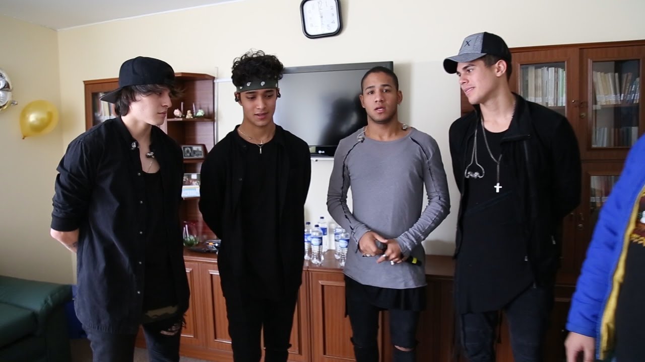 CNCO en los colegios con La Mega Bogotá.