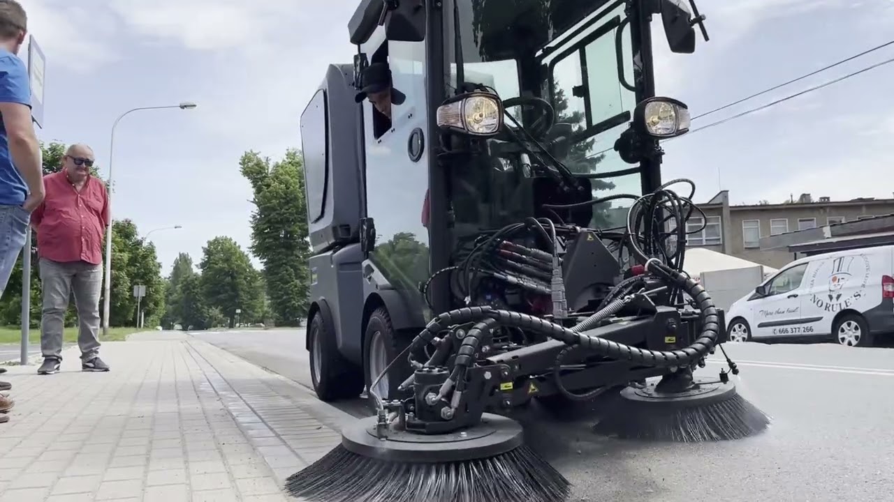 Prezentacja zamiatarki komunalnej Karcher | Tanietraktorki.pl