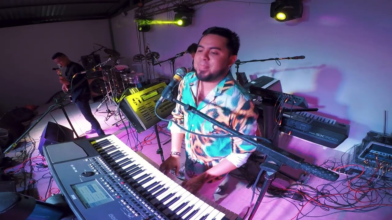 Alexis El Jarochito en Vivo - Enamorado de una Amiga