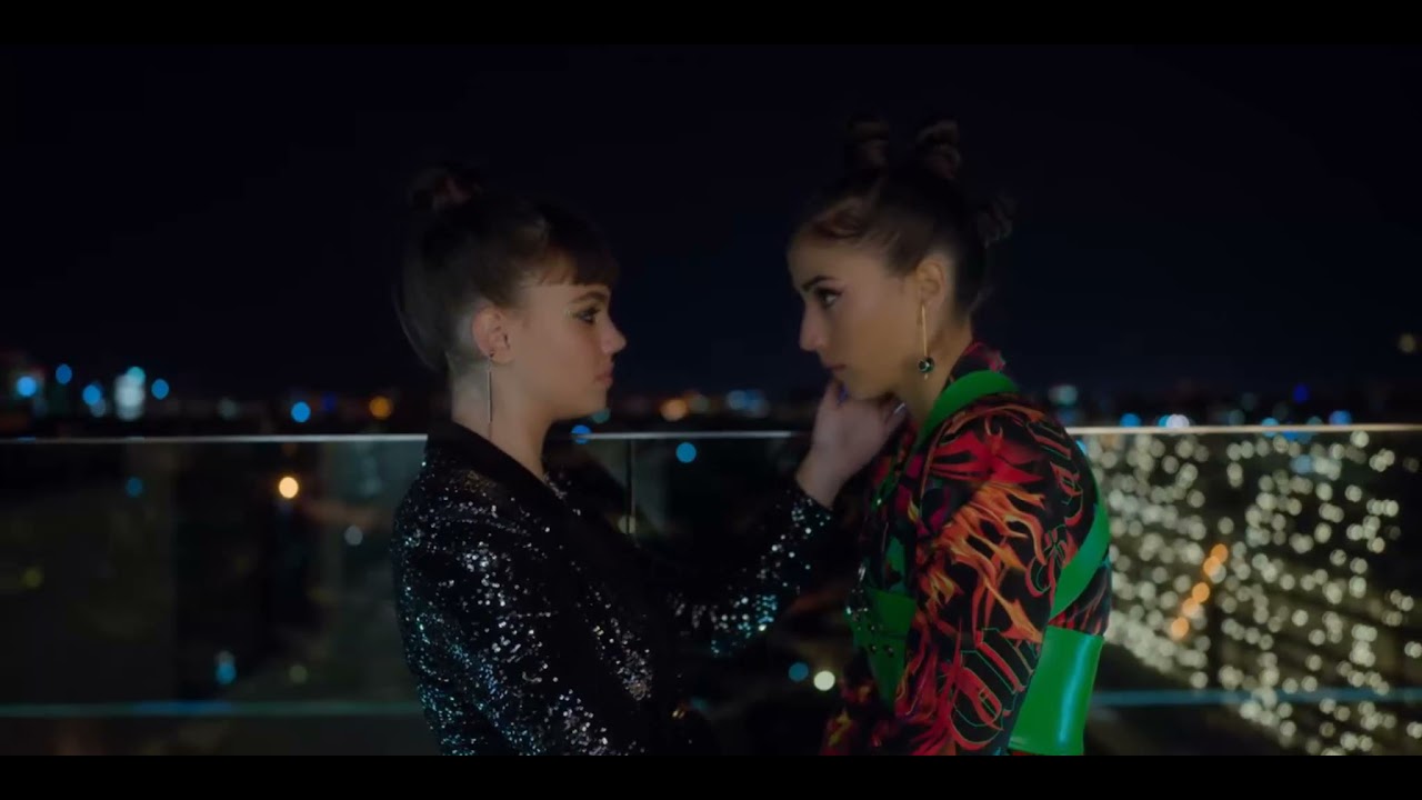 Primer beso de Rebeka y Mencía - Élite 4
