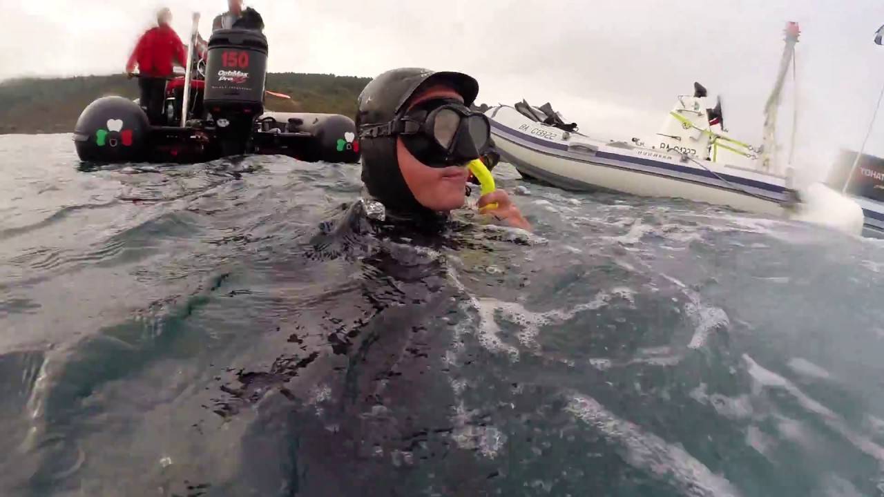 Apnée gueuse 30m / Free dive 100ft www.pulsesurfcoaching.com Gautier GARANX