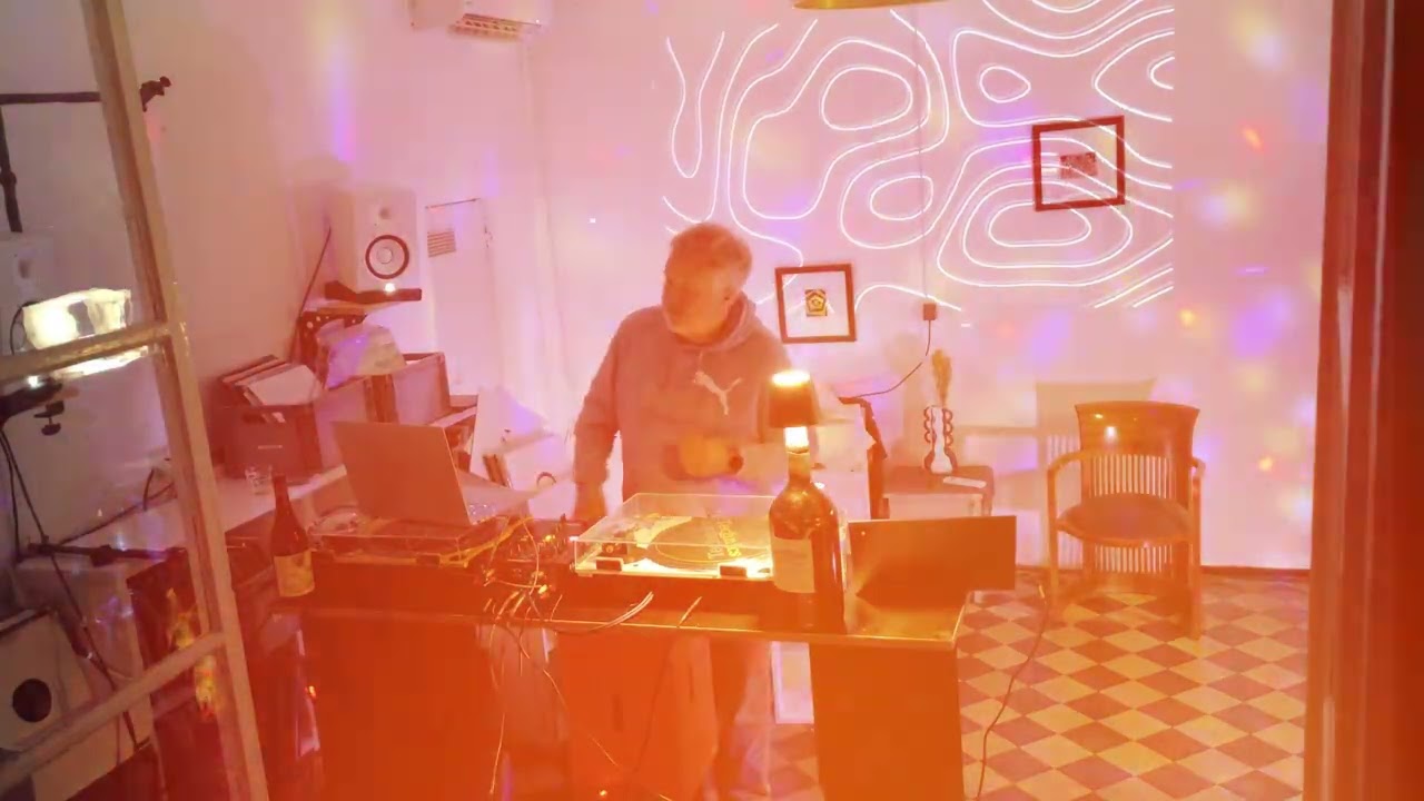 #007 - glufymusic - &bdquo;Hypnotic 909 Techno (134 BPM) - Conceptual Mono-Outro&ldquo;