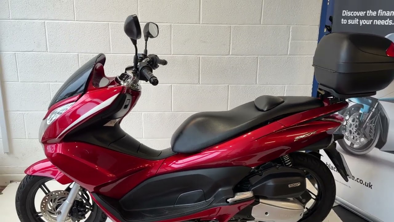 Продается мотоцикл Honda PCX 125 2013 года выпуска.