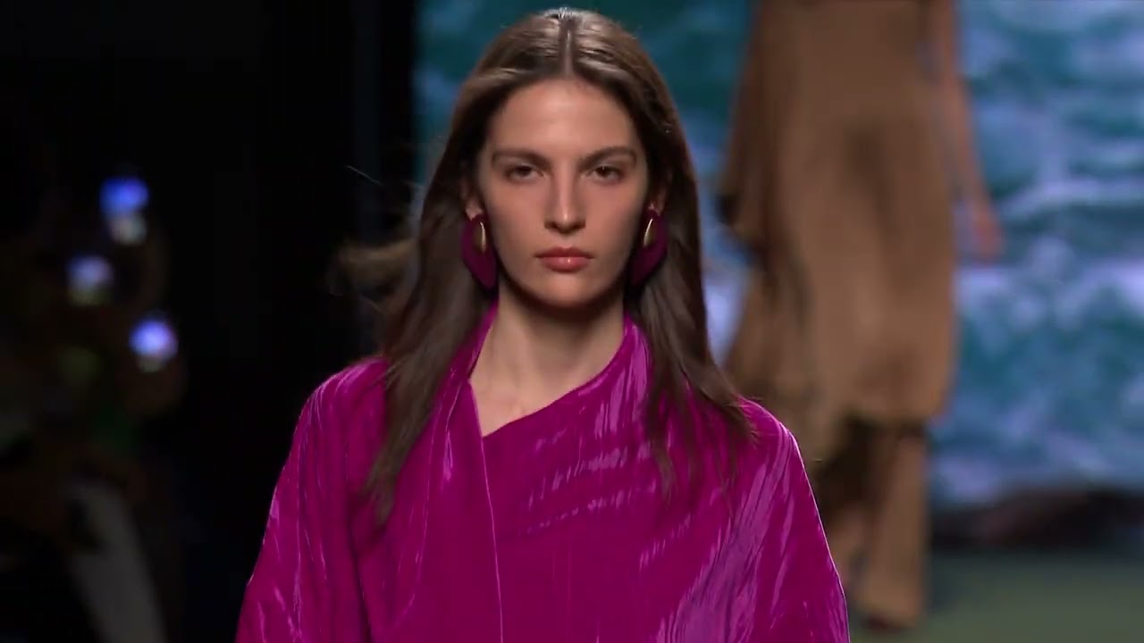 Lola Casademunt by Maite en #MBFWMadrid - Febrero 2025