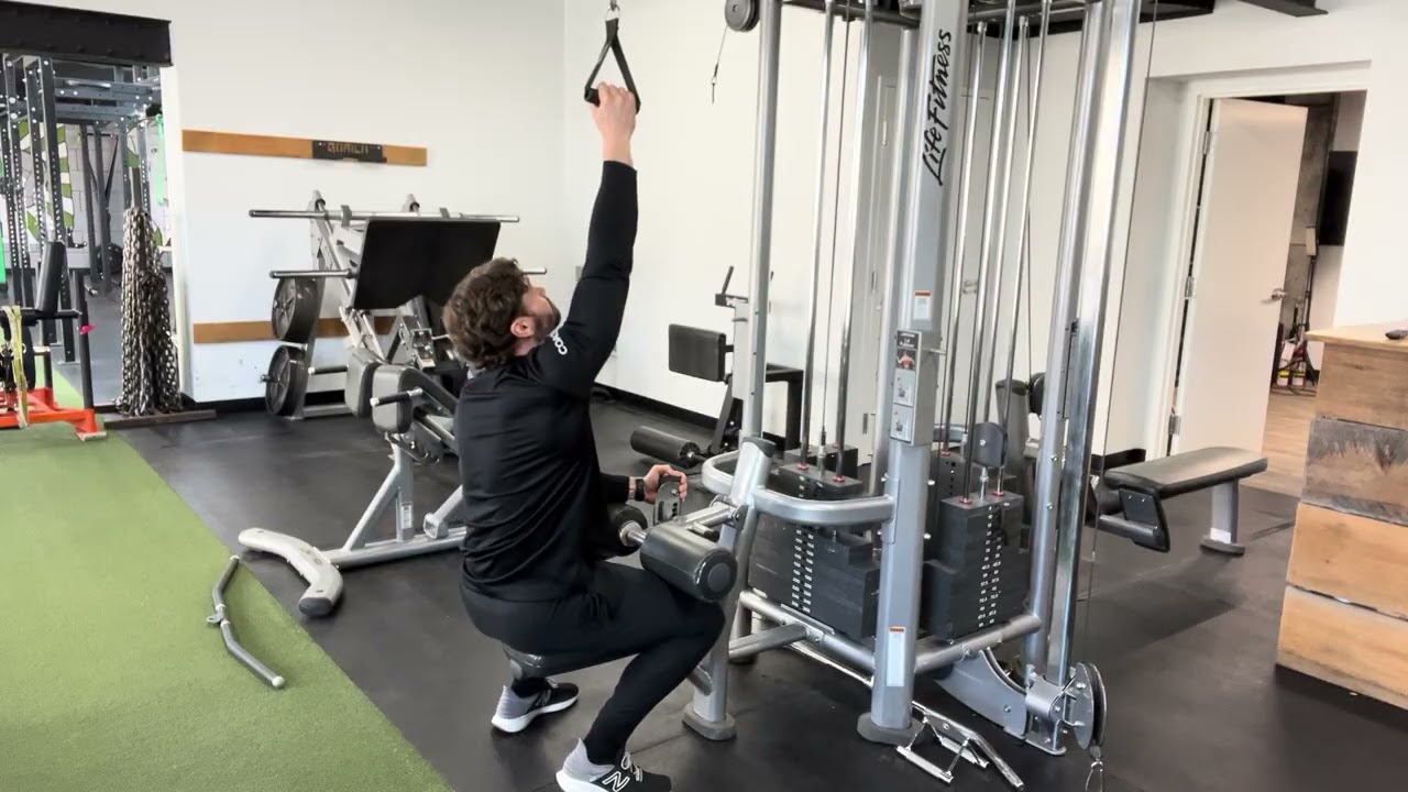 Single Arm Lat Pull Down