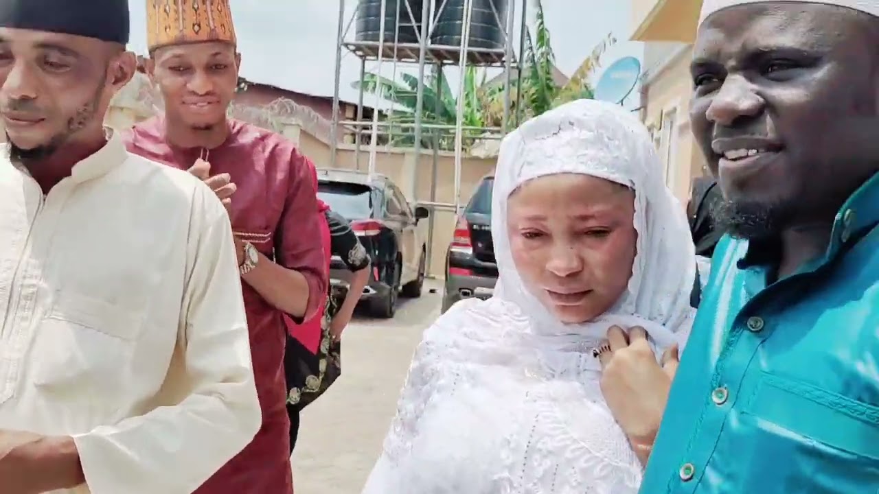 Aponle suprises wife with car gift on her Birthday