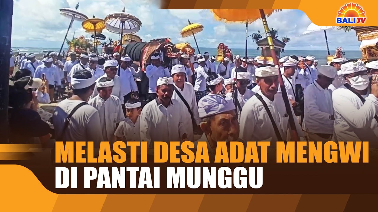 MELASTI DESA ADAT MENGWI DI PANTAI MUNGGU