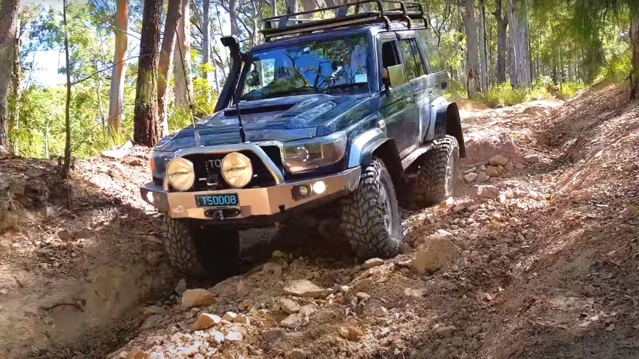 Toyota LandCruiser VDJ76 and HZJ80 Offroad 4x4 adventure @ Bellthorpe National Park