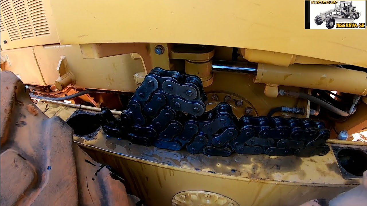E eis que quebra a corrente / Motoniveladora caterpillar 120K ) Grader niveleuse motoconformadora