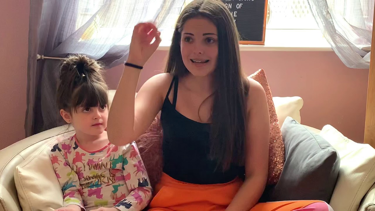 Makaton - Isabella Signs - Aladdin - whole new world -  🌍 Disney Songs
