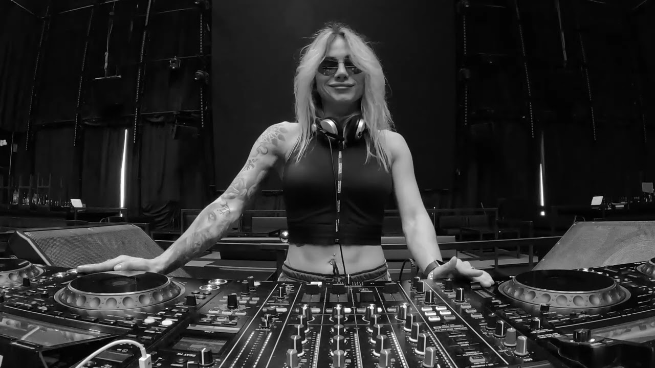GUZOVA Podcast 17 4k | Melodic Techno DJ Set 2026 | Live Mix [Progressive House &bull; Melodic Techno]