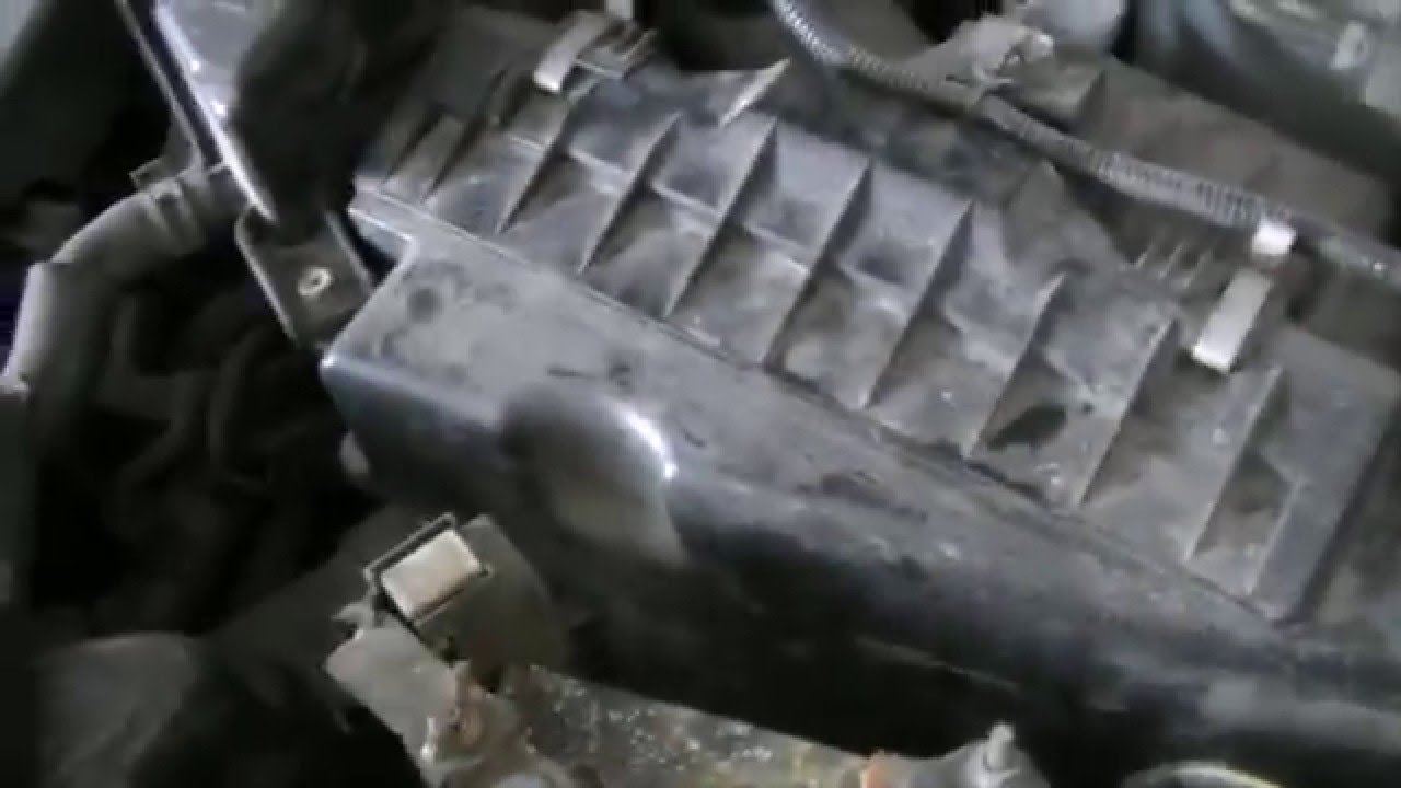 2002 Nissan Maxima: How to replace the air intake filter