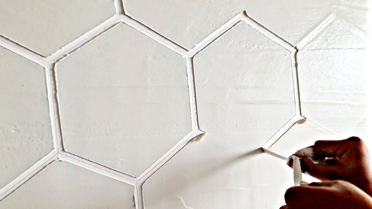 Honeycomb wall texture with wood grain // red and black combination