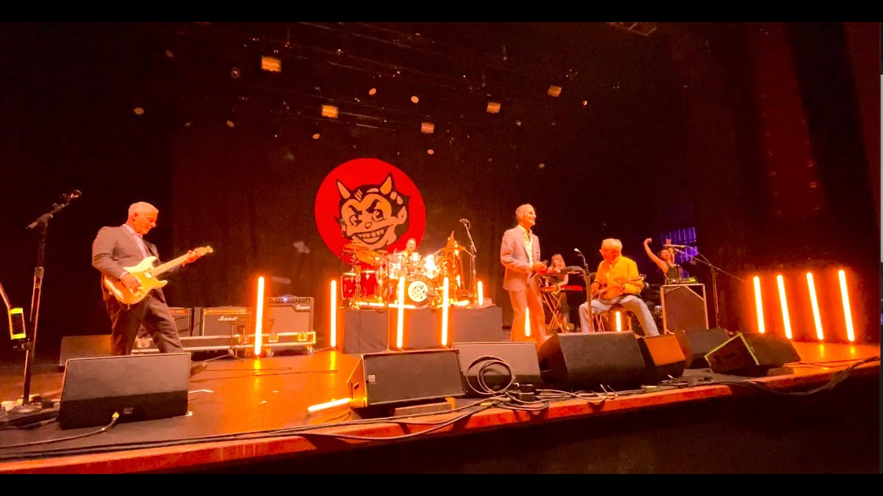 Porno for Pyros Live (4K) at San Diego Observatory 2/15/24 with Glossy & Tigercub - All 3 Bands