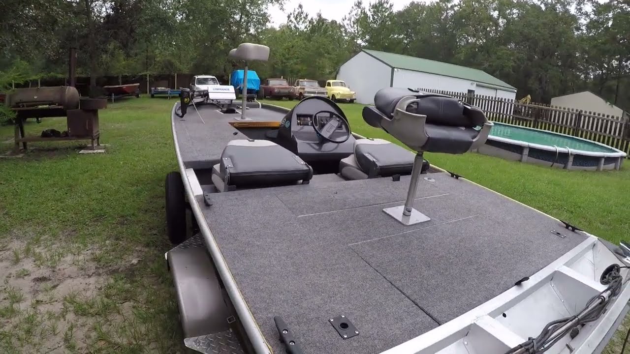 1985 Bass Tracker Tournament TX17 restored.