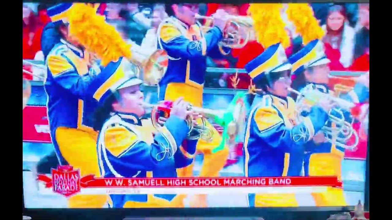 DALLAS HOLIDAY PARADE 2025. SAMUELL MAKES AN APPEARANCE.